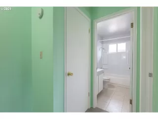 Photo #5: 21542409 Listing