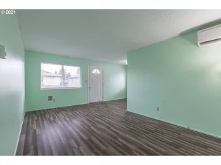 Photo #6: 21542409 Listing