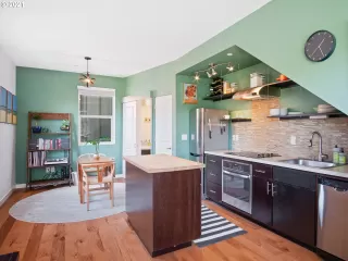 Photo #5: 21542613 Listing 