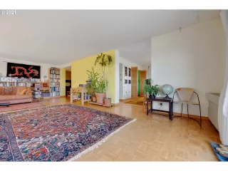 Photo #4: 21542739 Listing