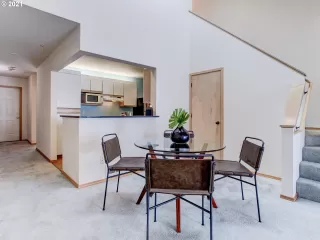 Photo #3: 21543356 Listing