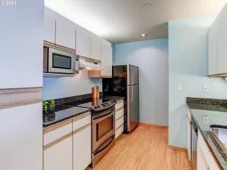 Photo #4: 21543356 Listing