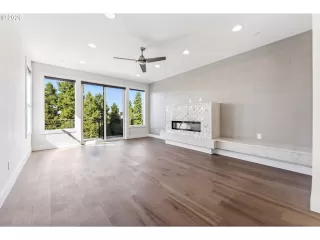 Photo #3: 215443108 Listing