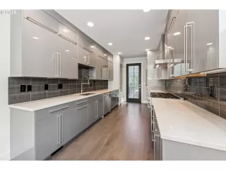 Photo #5: 215443108 Listing