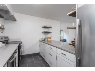 Photo #4: 21546375 Listing 