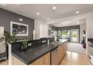 Photo #2: 21548207 Listing 