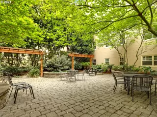 Photo #5: 21548716 Listing