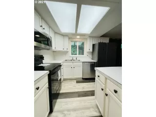 Photo #6: 21548895 Listing