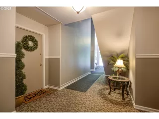 Photo #4: 21549118 Listing