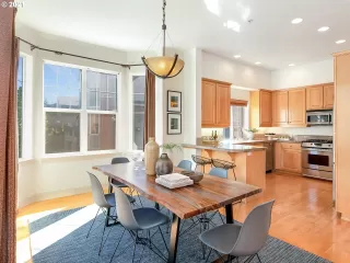 Photo #4: 21550214 Listing