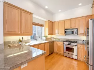 Photo #5: 21550214 Listing