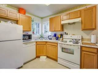 Photo #5: 21550444 Listing