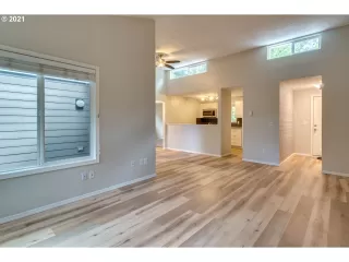 Photo #4: 21550658 Listing
