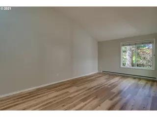 Photo #5: 21550658 Listing