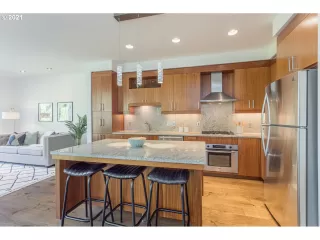 Photo #4: 21550901 Listing 