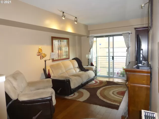 MLS: 21550958 Condo For Sale