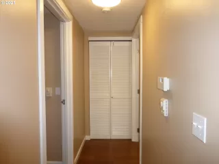 Photo #4: 21550958 Listing