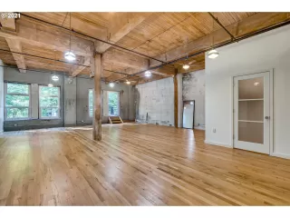 Photo #4: 21551495 Listing