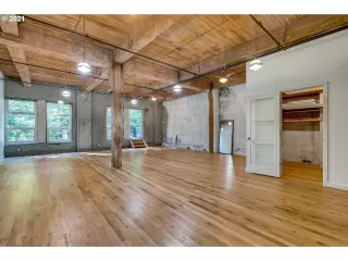 Photo #5: 21551495 Listing