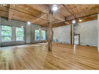 Photo #6: 21551495 Listing