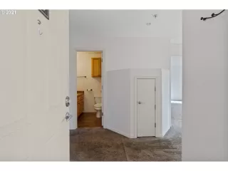 Photo #5: 21554884 Listing