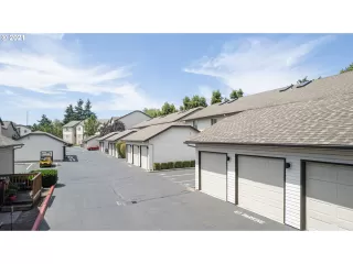 Photo #4: 21555303 Listing