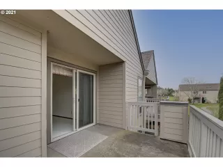 Photo #5: 21558129 Listing