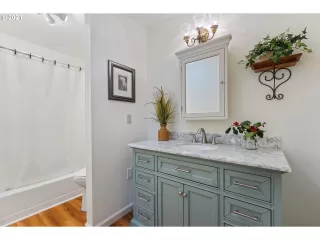 Photo #4: 21559193 Listing