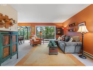 Photo #5: 21559193 Listing