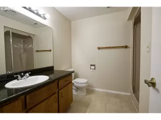 Photo #4: 21560239 Listing