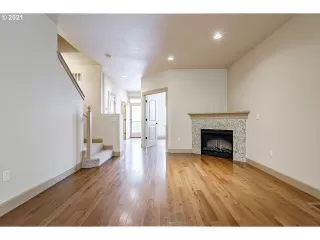 Photo #2: 21560593 Listing