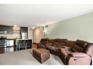 Photo #5: 21562076 Listing