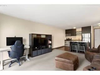 Photo #6: 21562076 Listing