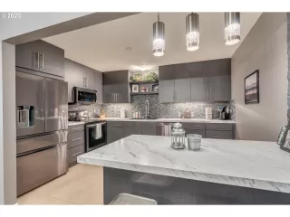 Photo #3: 21562877 Listing