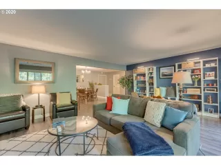 Photo #5: 21562877 Listing