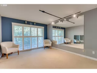 Photo #6: 21562877 Listing