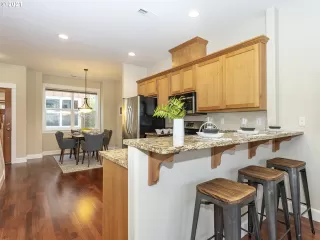 Photo #5: 21562932 Listing 