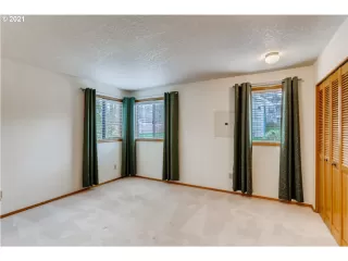 Photo #5: 21563575 Listing