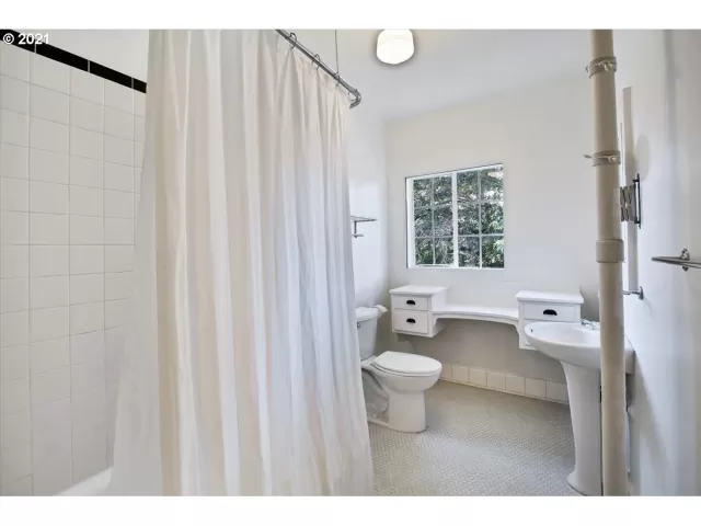 MLS: 21564506 Condo For Sale