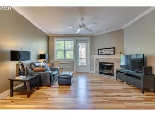 Photo #5: 21565596 Listing