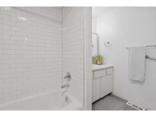 Photo #6: 21567198 Listing 