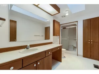 Photo #5: 21567660 Listing