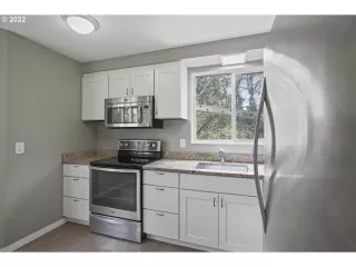 Photo #5: 21568450 Listing