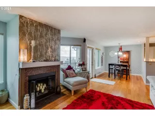 Photo #5: 21569396 Listing