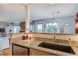 Photo #6: 21569396 Listing