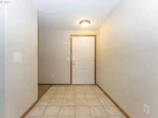 Photo #4: 21570004 Listing