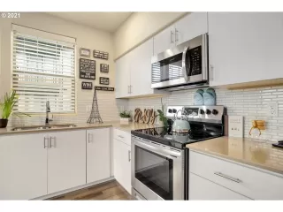 Photo #4: 21570370 Listing