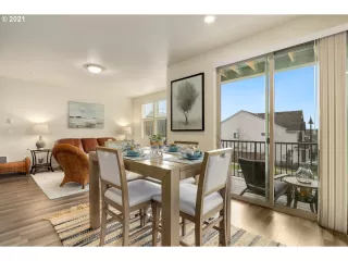 Photo #5: 21570370 Listing