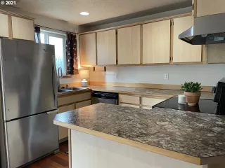 Photo #5: 21571697 Listing