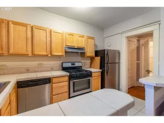 Photo #5: 21571719 Listing